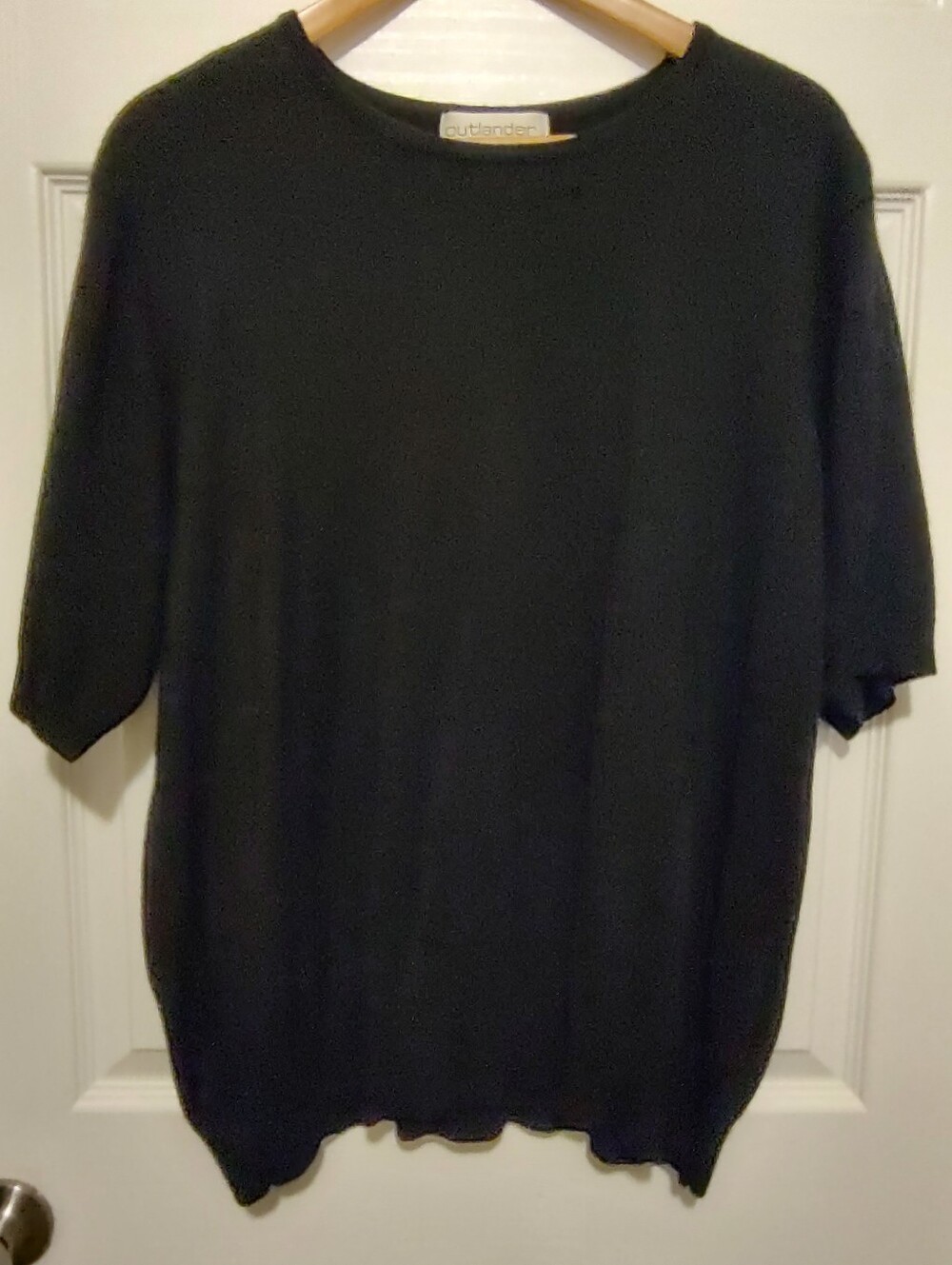 Outlander Women's Black Crewneck Short-Sleeve Sweater